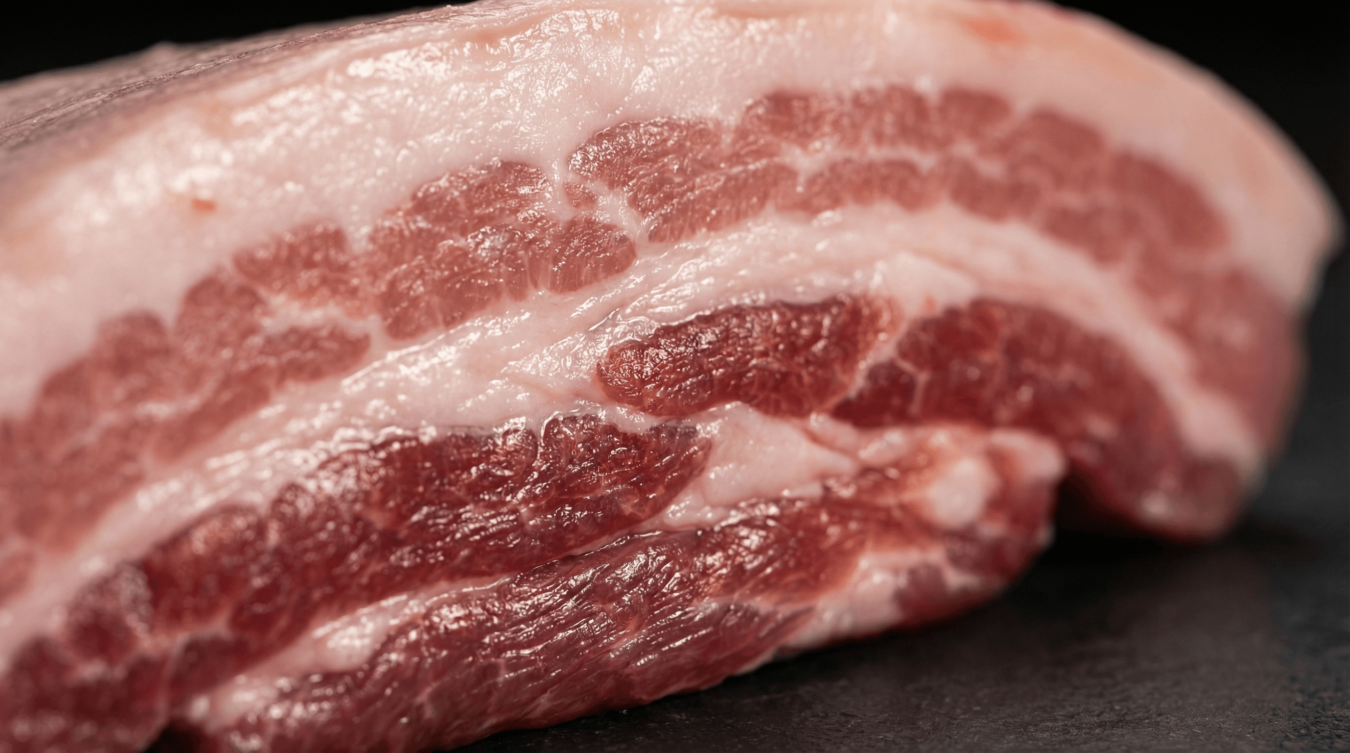 美しいサシの入った生肉のテクスチャ